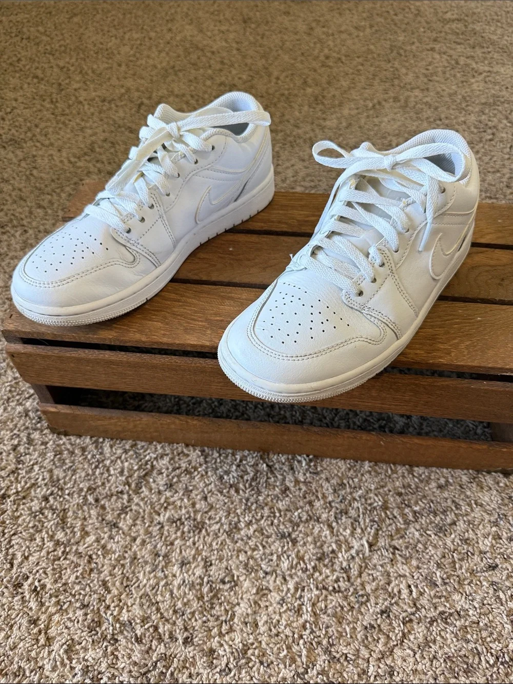 Nike Jordan 1 Low-Top Men’s Sneaker - Classic White Leather Design